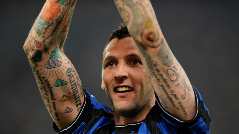 Còn Materazzi có lẽ bị coi là kẻ thù của nước Pháp