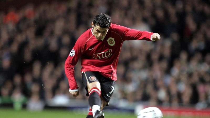 Ronaldo cũng đã từng khiến cả Châu Âu phải nể phục với tài năng sút phạt của mình Ronaldo cũng đã từng khiến cả Châu Âu phải nể phục với tài năng sút phạt của mình