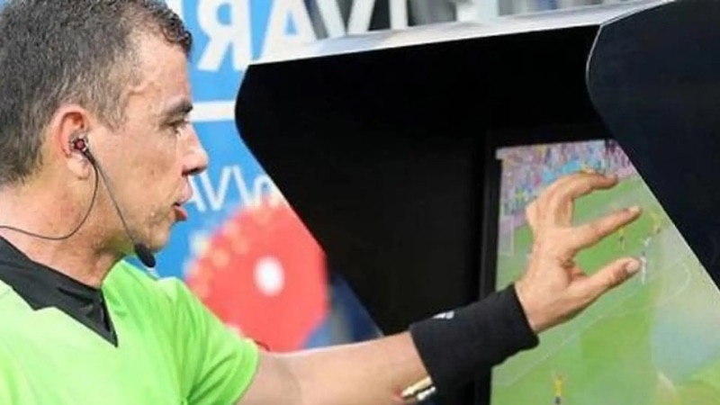 Chắc chắn trong tương lai công nghệ VAR vẫn có vai trò quan trọng