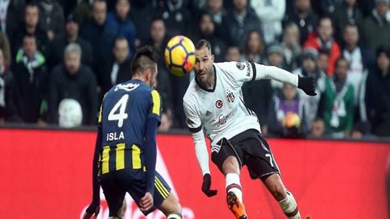 Kiểu sút bóng này có xuất phát từ bóng đá Brazil và Bồ Đào Nha Kiểu sút bóng này có xuất phát từ bóng đá Brazil và Bồ Đào Nha