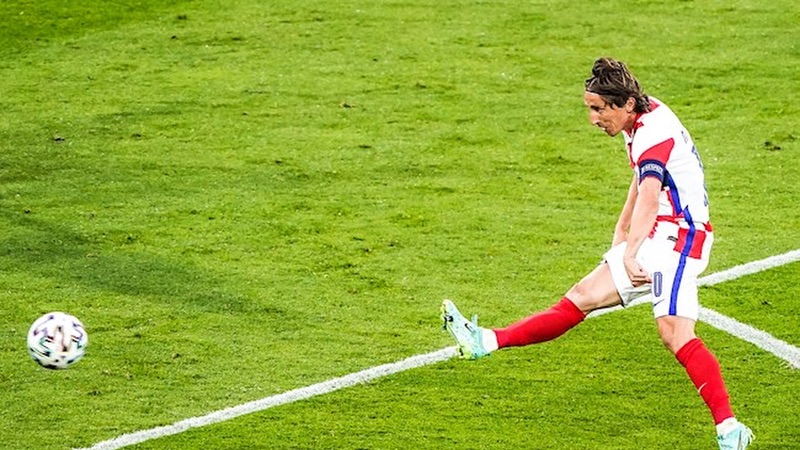 Luka Modric cũng là một bậc thầy của kiểu sút kỹ thuật này Luka Modric cũng là một bậc thầy của kiểu sút kỹ thuật này